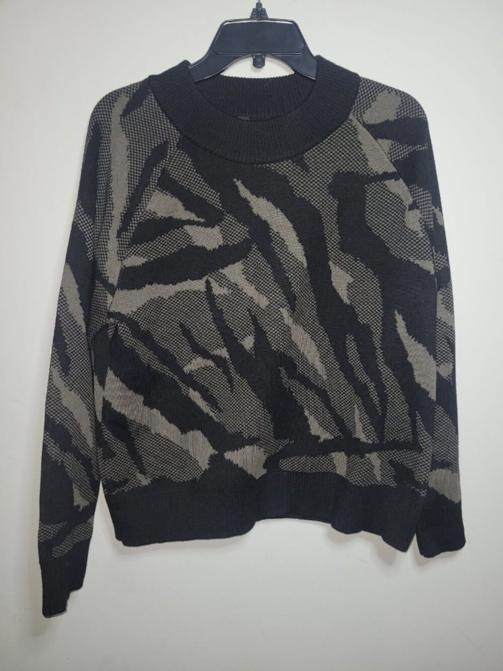 Athleta Small jacquard crewneck sweater